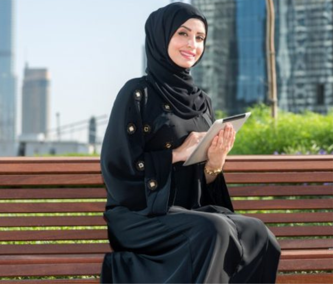 Abaya Fabric Guide: How to Choose the Right Material for Every Season